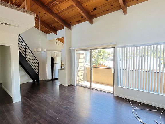 4th image of 11708 Kling St #209