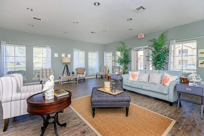 Freeport Oaks Apartments — Photo 2