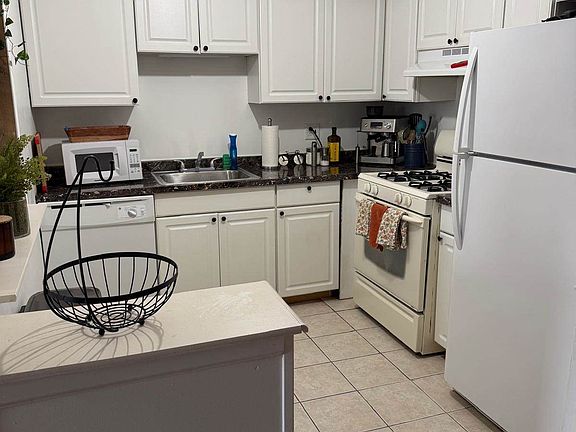 4th image of 5200 Hilltop Dr #1