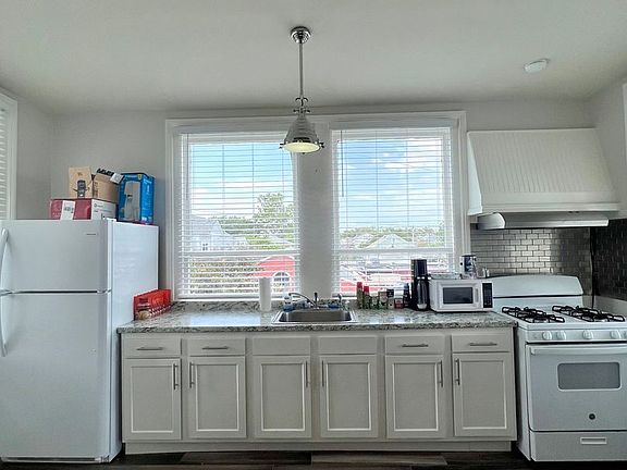 3rd image of 1335-37 Arabella St #3