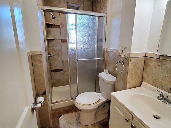 5th image of 37-11 9th St #3