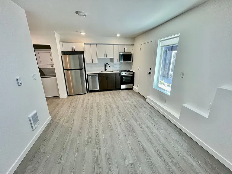 **4 Weeks Free Rent Upon Move In** | New Construction - Minutes From Downtown Pdx — Photo 3