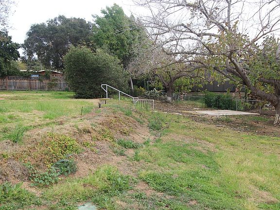 5th image of 2342 Bautista Ave