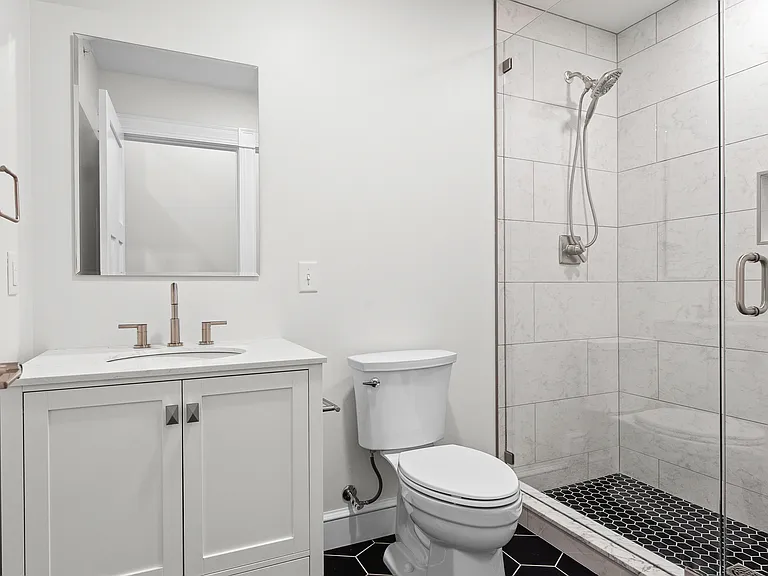 118 Main St #5 — Photo 3
