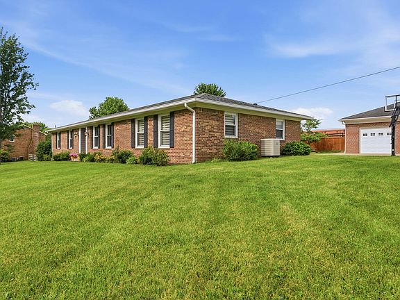 3rd image of 207 Augusta Dr