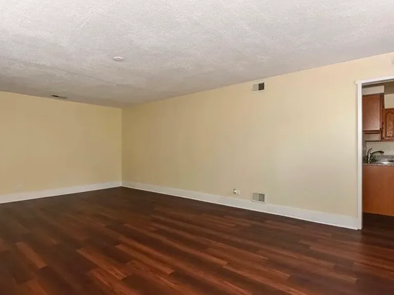 204 Valley Dr — Photo 12