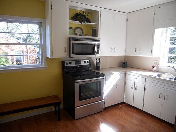 5th image of 605 Locust Hill Dr