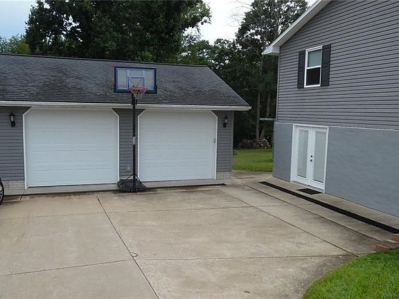 3rd image of 173 Cherry Blossom Ln