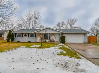2418 Golden Meadow Dr, Green Bay, WI 54311
