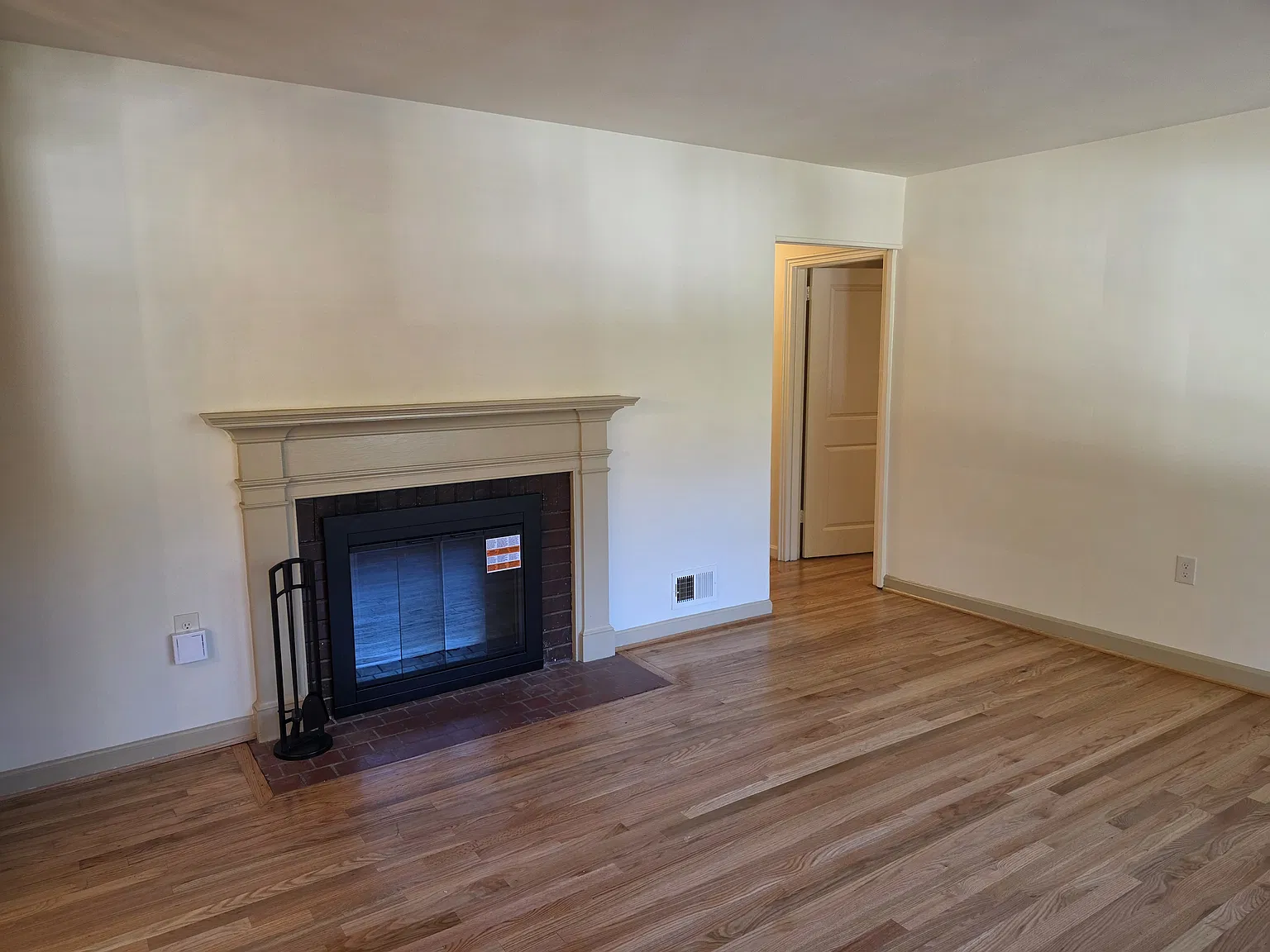 3 bed, 1.5 bath, 1470 sqft, $2,850 — Photo 3