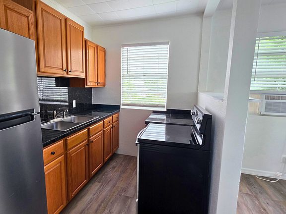 2nd image of 438 Barnett St #3