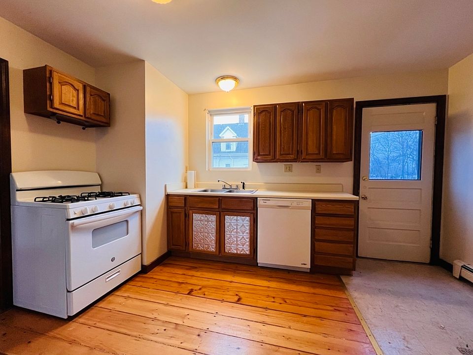 40 N Spooner St Plymouth MA Zillow