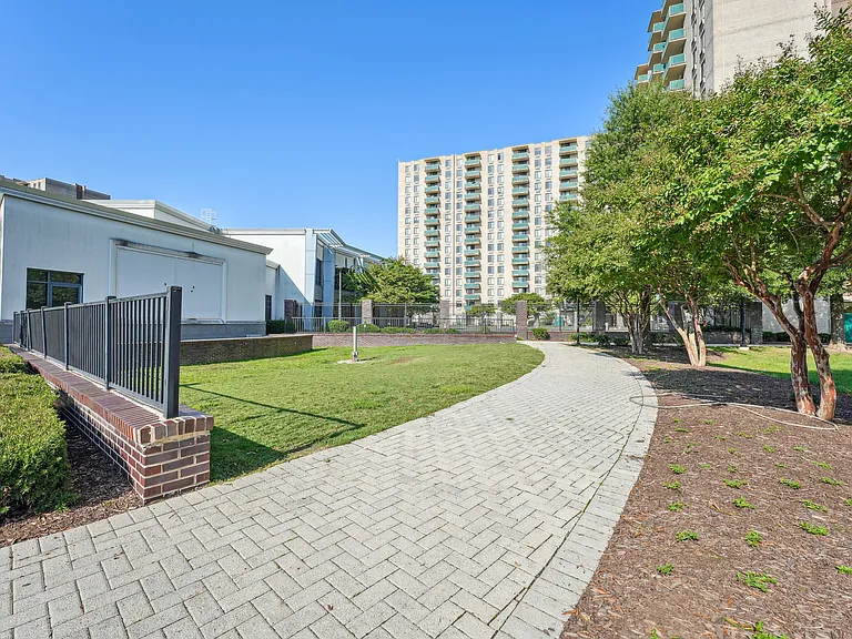 Riverside Apartments — Photo 37