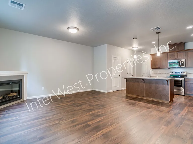 10404 NE 61st Cir — Photo 12