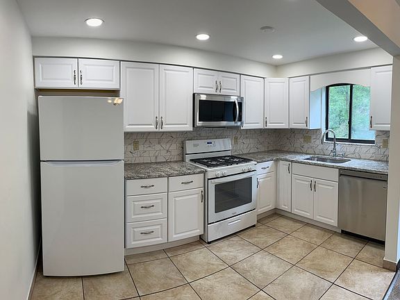 3rd image of 96A Locust Ridge Dr