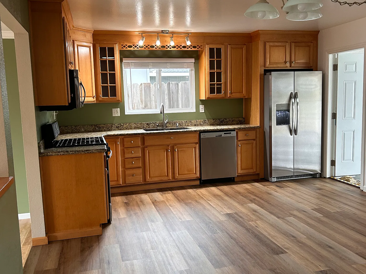 4 bed, 1682 sqft, $3,900 — Photo 1