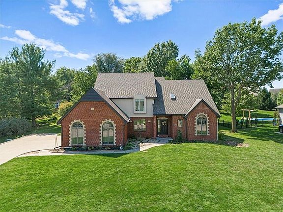 2nd image of 4614 Woodfield Dr