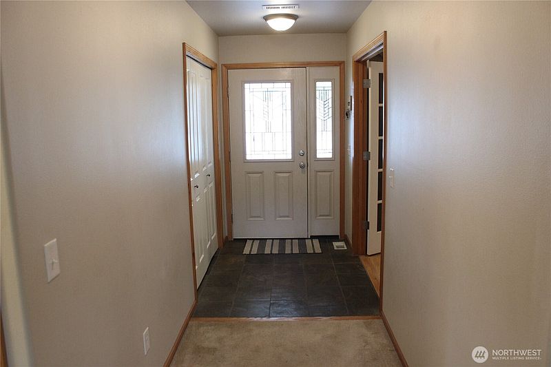 5th image of 406 Jackson Court