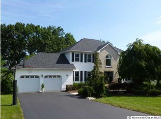12 Hickory Ct, Manalapan, NJ 07726