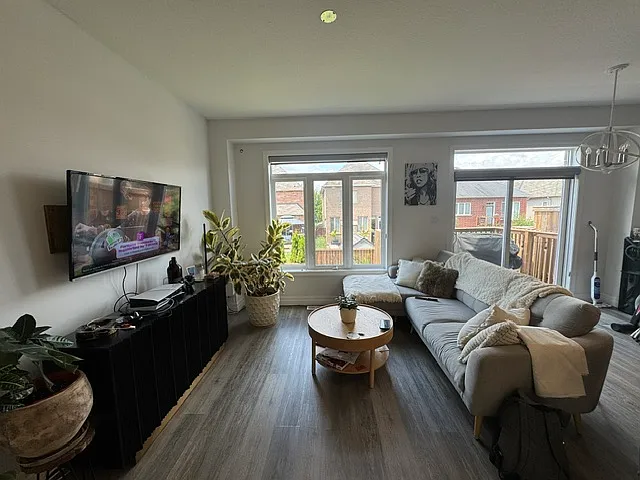 861 Edinburgh Dr — Photo 14
