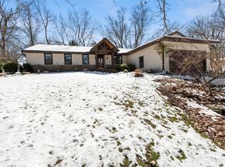 27 Circle Dr, Deer Park, IL 60010