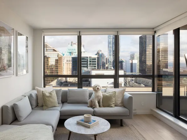 938 Smithe St #1916, Vancouver, BC V6Z 3H8