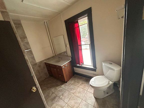 3rd image of 709 Grant St #1