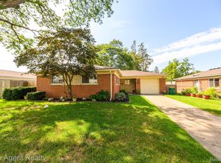 22535 Ashley St, Farmington, MI 48336