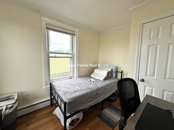 3rd image of 30 Wordsworth St #2R