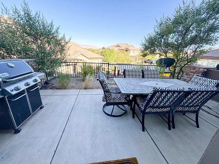 N Coral Ridge Dr — Photo 25