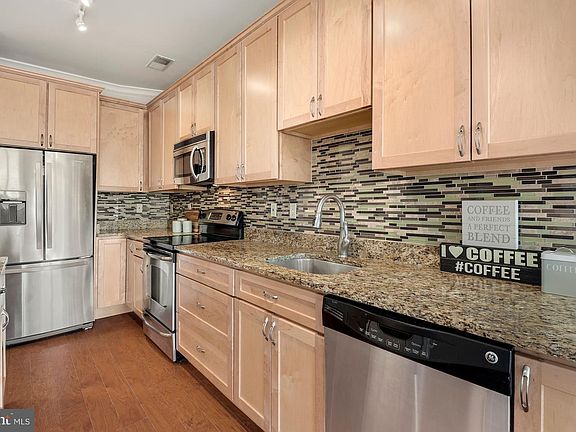 5th image of 801 Pleasant Dr APT 25