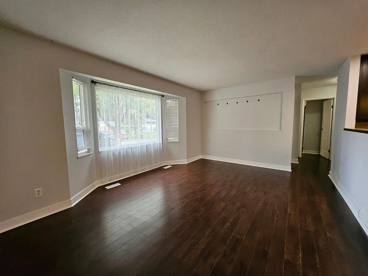 3 bed, 1630 sqft, $3,500 — Photo 3