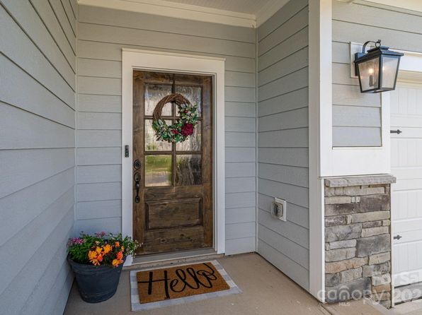 3017 Winged Teal Ct, Dallas, NC 28012