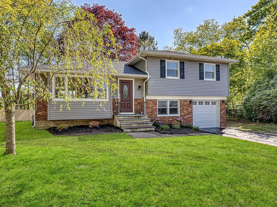 1st image of 28 Gilbert Ct