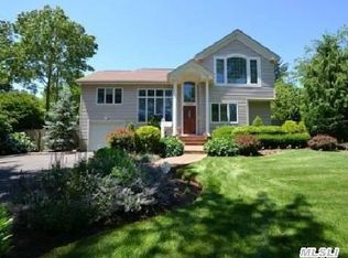 72 Hedgerow Ln, Commack, NY 11725