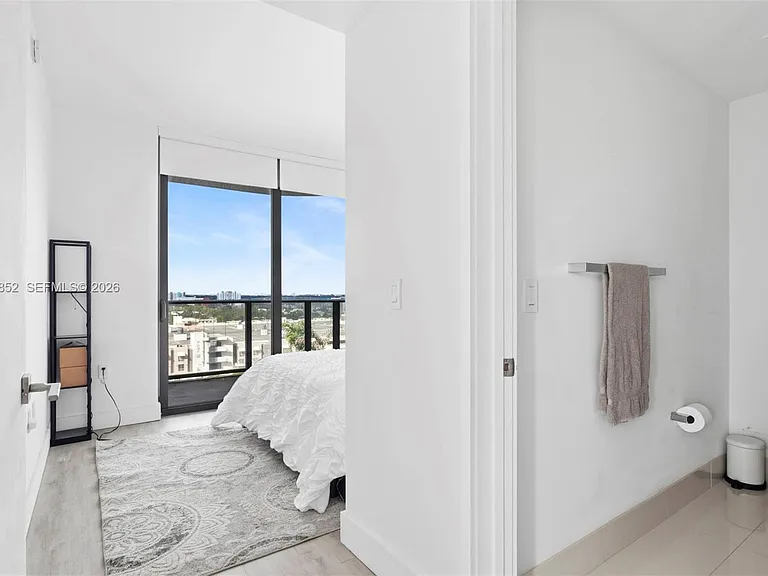 121 NE 34th St #1001 — Photo 11