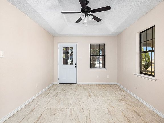 4th image of Amando St