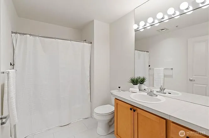 300 110th Ave NE #610 — Photo 16