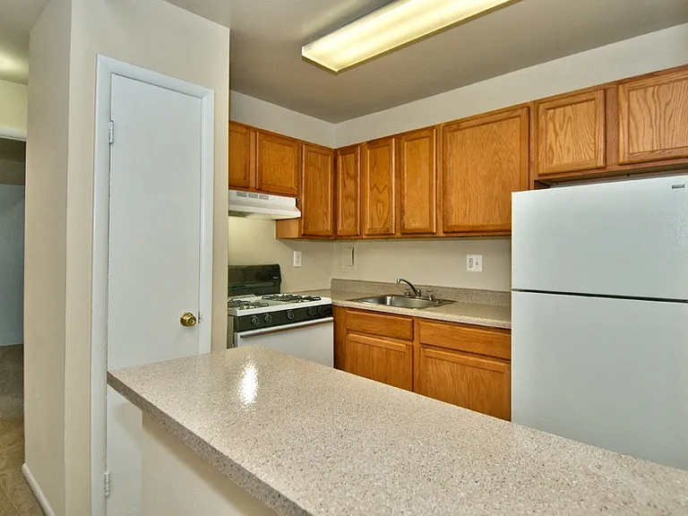 Harbour Manor — Photo 5