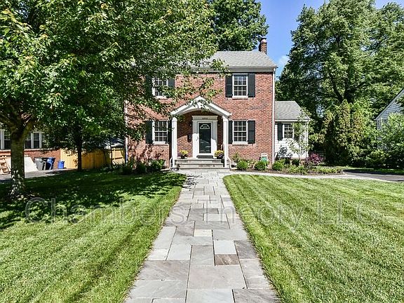 2nd image of 2832 Cleave Dr