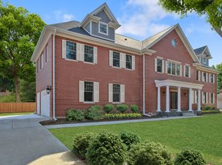 2113 Glen Oak Dr, Northfield, IL 60025