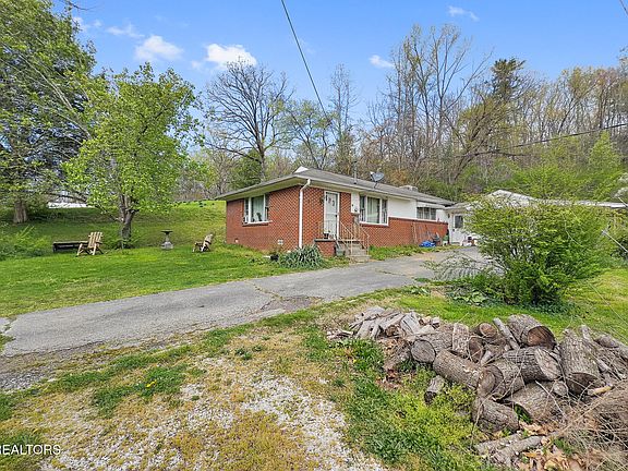 2nd image of 1447 Webster Rd