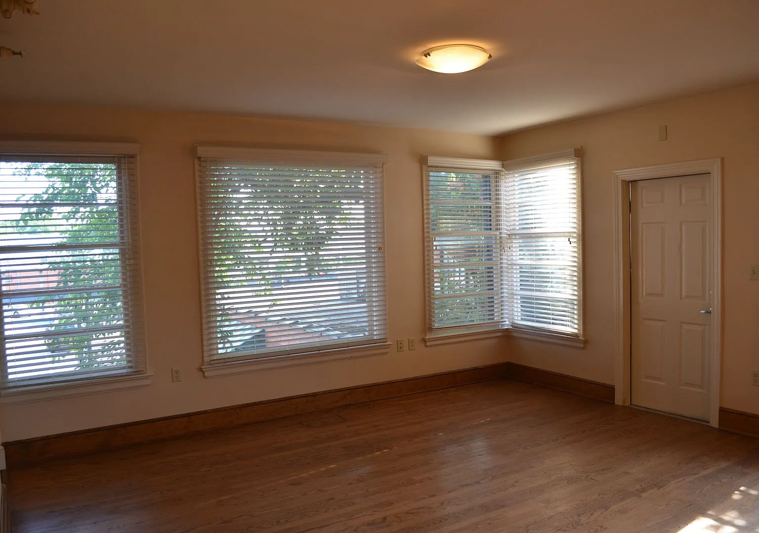 1013 E. Walnut — Photo 3