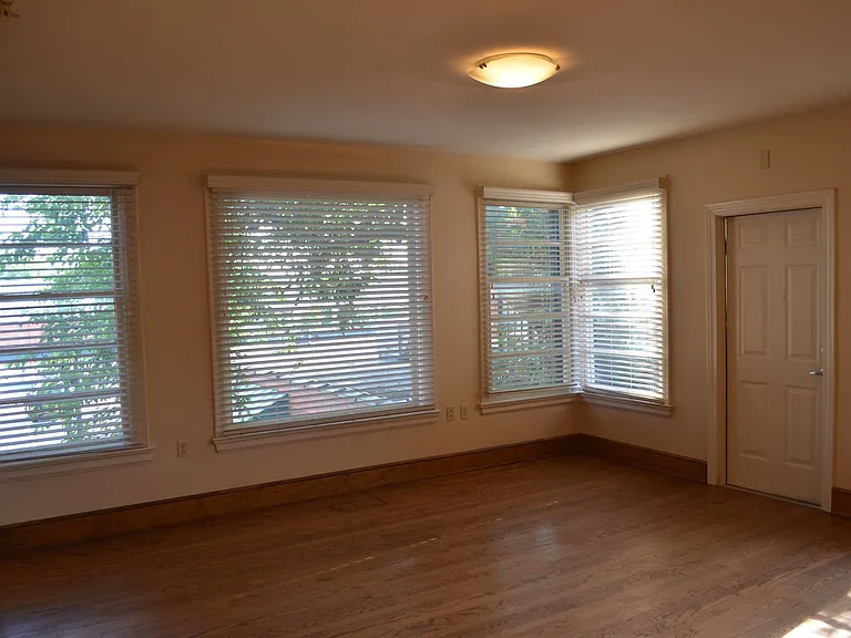 1013 E. Walnut — Photo 3