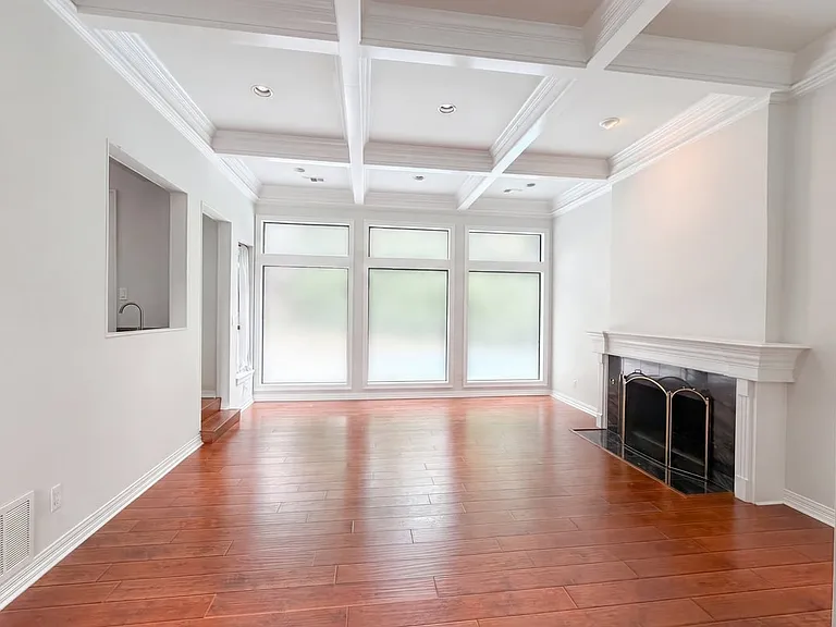 2409 Castle Rock Rd — Photo 3