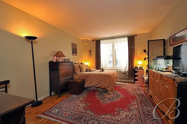 Sold by Bellmarc Realty | media 1