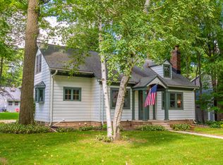 1305 Parkmoor Dr, Brookfield, WI 53005