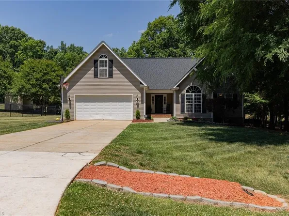 271 Pepperstone Dr, Mocksville, NC 27028