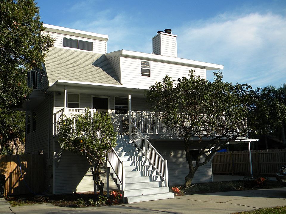 1st image of 303 Woodward Ave