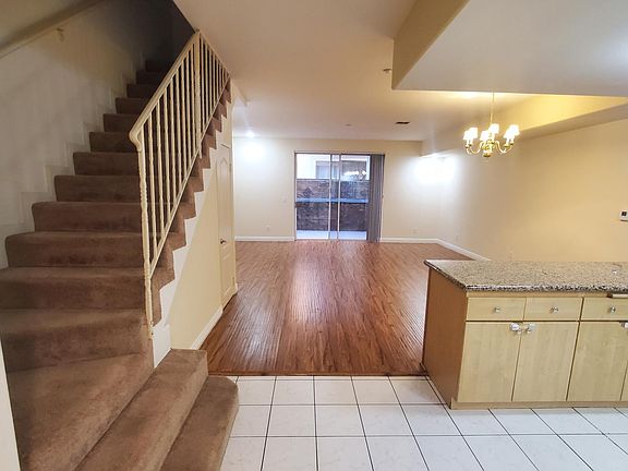 4th image of 505 E Doran St APT 105